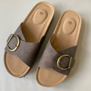 Sandals with buckle